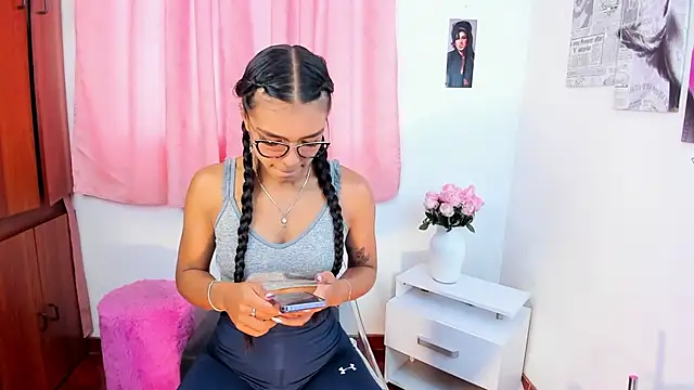 Snapshot of Michelle_se chatting on February 6, 2025, 1:32 pm Michelle se online show from February 6, 2025, 1:32 pm