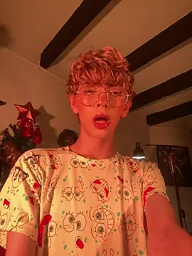 Snapshot of lyamthommpson chatting on December 14, 2025, 2:07 am lyamthommpson online show from December 14, 2025, 2:07 am