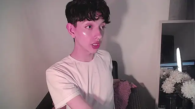 Snapshot of lyamthommpson chatting on February 8, 2025, 7:15 am lyamthommpson online show from February 8, 2025, 7:15 am