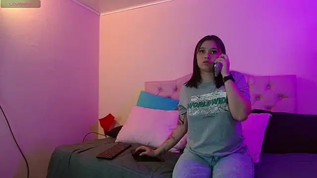 Snapshot of megan_lover chatting on July 29, 2026, 2:33 am megan lover online show from July 29, 2026, 2:33 am