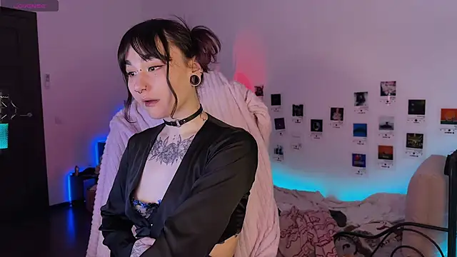Snapshot of deadlysweet chatting on April 17, 2026, 4:04 am deadlysweet online show from April 17, 2026, 4:04 am