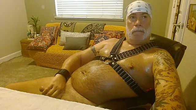 Snapshot of musclebearnips chatting on October 14, 2025, 5:02 pm musclebearnips online show from October 14, 2025, 5:02 pm