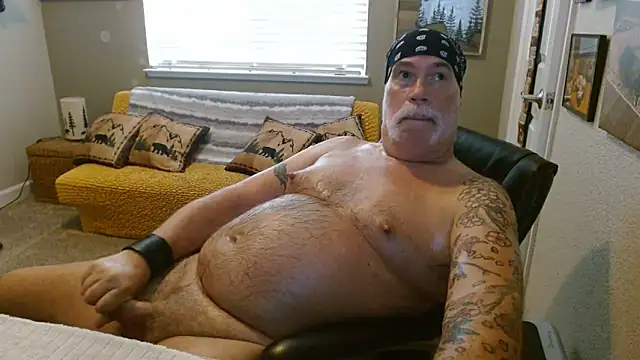 Snapshot of musclebearnips chatting on June 12, 2026, 10:07 pm musclebearnips online show from June 12, 2026, 10:07 pm
