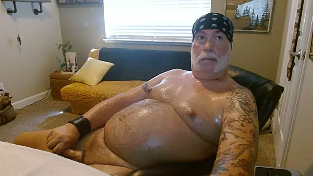 Snapshot of musclebearnips chatting on July 15, 2026, 5:31 pm musclebearnips online show from July 15, 2026, 5:31 pm