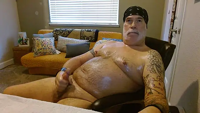 Snapshot of musclebearnips chatting on February 26, 2025, 7:10 pm musclebearnips online show from February 26, 2025, 7:10 pm