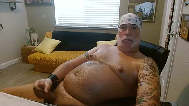 Snapshot of musclebearnips chatting on July 17, 2026, 8:17 pm musclebearnips online show from July 17, 2026, 8:17 pm