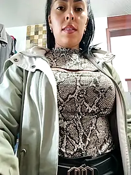 Snapshot of Emily_Wane chatting on November 2, 2025, 6:35 pm Emily Wane online show from November 2, 2025, 6:35 pm