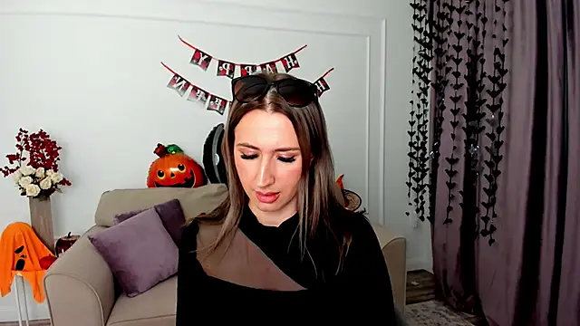 Snapshot of PassionGlow chatting on October 22, 2025, 7:35 pm PassionGlow online show from October 22, 2025, 7:35 pm