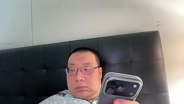Snapshot of slaveasianboy chatting on April 21, 2026, 4:24 pm slaveasianboy online show from April 21, 2026, 4:24 pm