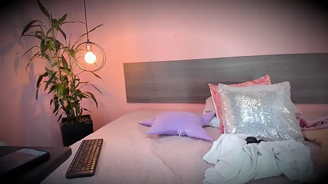 Snapshot of _aline_hall chatting on September 20, 2025, 12:32 pm aline hall online show from September 20, 2025, 12:32 pm