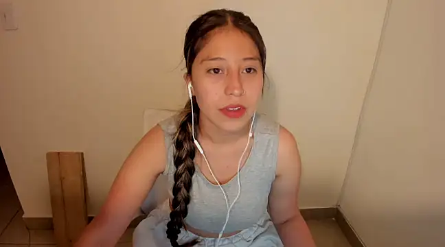 kiaraowen online show from March 14, 2025, 6:07 pm