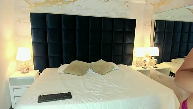 EVELIN MASON online show from November 10, 2025, 8:14 pm