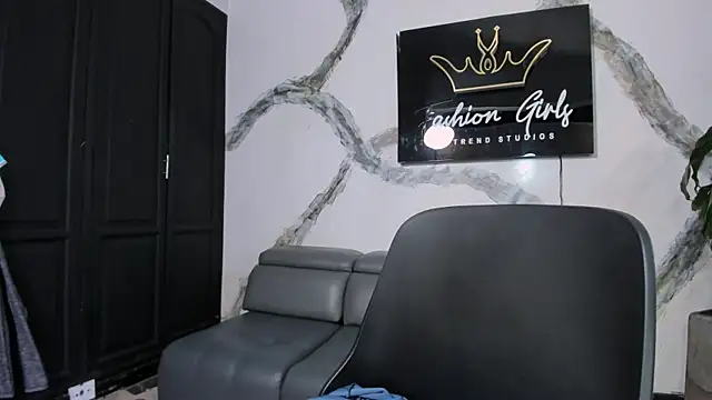 Snapshot of AnaRuiz chatting on November 24, 2025, 1:00 pm AnaRuiz online show from November 24, 2025, 1:00 pm