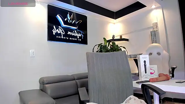 Snapshot of AnaRuiz chatting on September 18, 2025, 7:50 pm AnaRuiz online show from September 18, 2025, 7:50 pm