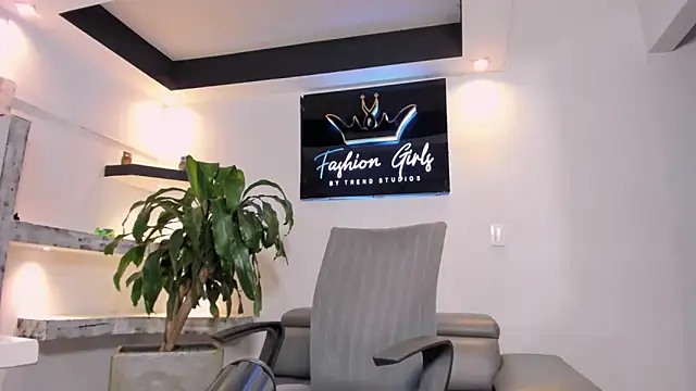 Snapshot of AnaRuiz chatting on November 22, 2025, 1:04 am AnaRuiz online show from November 22, 2025, 1:04 am