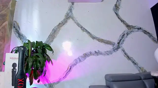 Snapshot of AnaRuiz chatting on November 7, 2025, 2:54 pm AnaRuiz online show from November 7, 2025, 2:54 pm