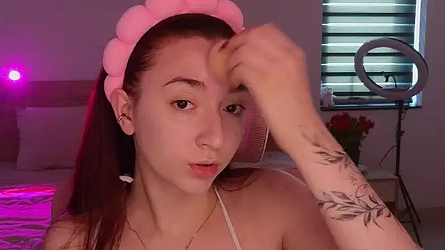 Snapshot of YasmineWest chatting on May 7, 2026, 12:48 am YasmineWest online show from May 7, 2026, 12:48 am