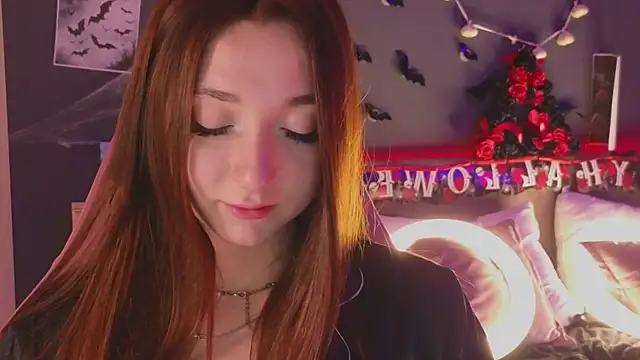 YasmineWest online show from October 19, 2025, 8:17 am