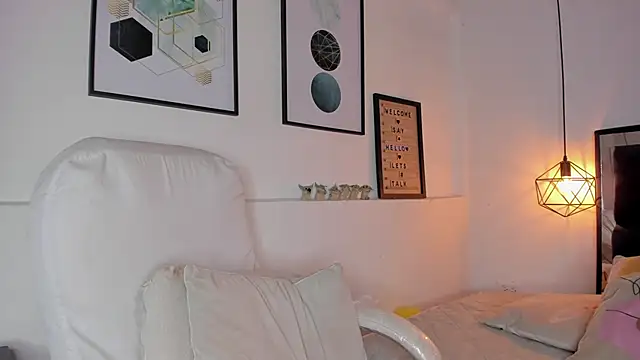 amysc online show from November 4, 2025, 1:48 pm