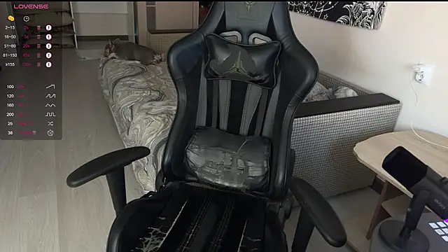 Snapshot of carthylovvve chatting on February 19, 2026, 2:36 pm carthylovvve online show from February 19, 2026, 2:36 pm