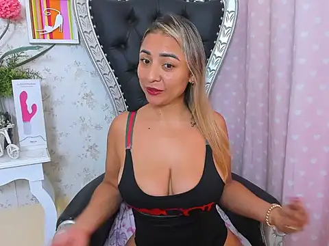 milf bigass  online show from October 7, 2025, 12:39 pm