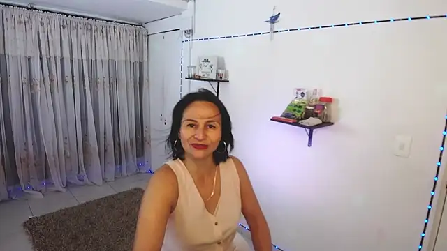 lollita 23  online show from September 29, 2025, 8:58 pm