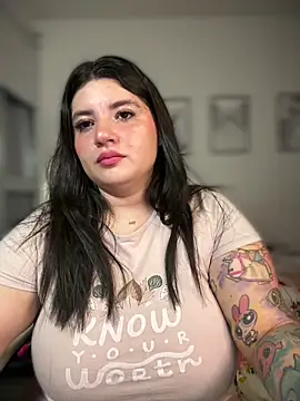 Snapshot of horny_roomiess chatting on February 26, 2026, 1:05 am horny roomiess online show from February 26, 2026, 1:05 am