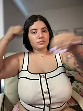 Snapshot of horny_roomiess chatting on March 4, 2026, 9:22 pm horny roomiess online show from March 4, 2026, 9:22 pm