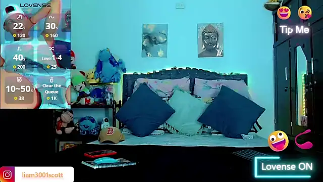 Liamscott  online show from November 10, 2025, 9:42 pm