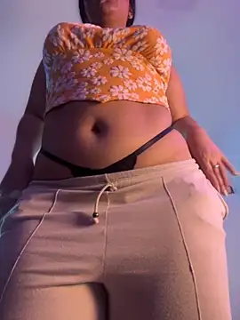 Snapshot of JulianaCastillo chatting on November 17, 2025, 9:35 am JulianaCastillo online show from November 17, 2025, 9:35 am