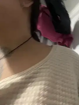 Snapshot of JulianaCastillo chatting on November 1, 2025, 9:25 am JulianaCastillo online show from November 1, 2025, 9:25 am