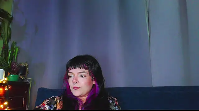 Snapshot of purple_em69 chatting on June 21, 2026, 4:51 am purple em69 online show from June 21, 2026, 4:51 am