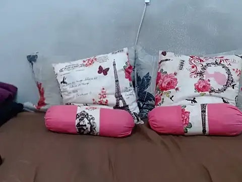 Snapshot of AREOLAKISSXX chatting on October 28, 2025, 7:40 am AREOLAKISSXX online show from October 28, 2025, 7:40 am