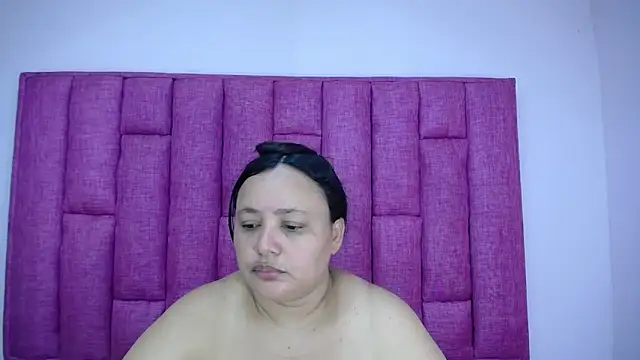 Snapshot of CrushOnMe_ chatting on October 31, 2025, 7:32 pm CrushOnMe online show from October 31, 2025, 7:32 pm