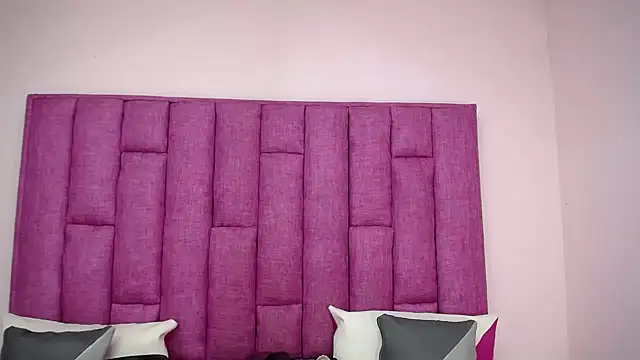 Snapshot of CrushOnMe_ chatting on October 19, 2025, 1:36 pm CrushOnMe online show from October 19, 2025, 1:36 pm