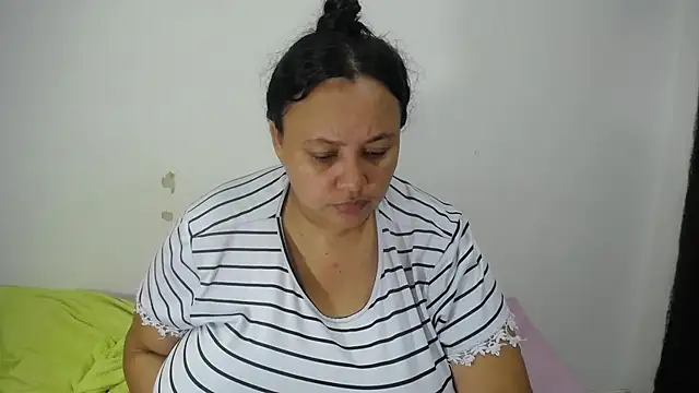Snapshot of CrushOnMe_ chatting on July 2, 2026, 7:20 pm CrushOnMe online show from July 2, 2026, 7:20 pm