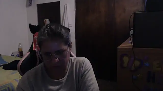 Snapshot of LucifernandaSw chatting on June 1, 2026, 1:17 am LucifernandaSw online show from June 1, 2026, 1:17 am