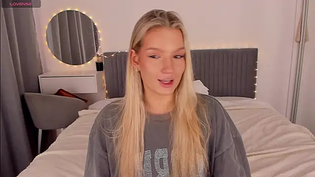 Snapshot of CassieRayss chatting on February 16, 2026, 12:59 pm CassieRayss online show from February 16, 2026, 12:59 pm