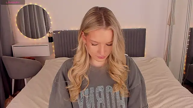 Snapshot of CassieRayss chatting on February 25, 2026, 2:28 pm CassieRayss online show from February 25, 2026, 2:28 pm