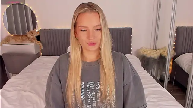 Snapshot of CassieRayss chatting on March 22, 2026, 12:29 pm CassieRayss online show from March 22, 2026, 12:29 pm