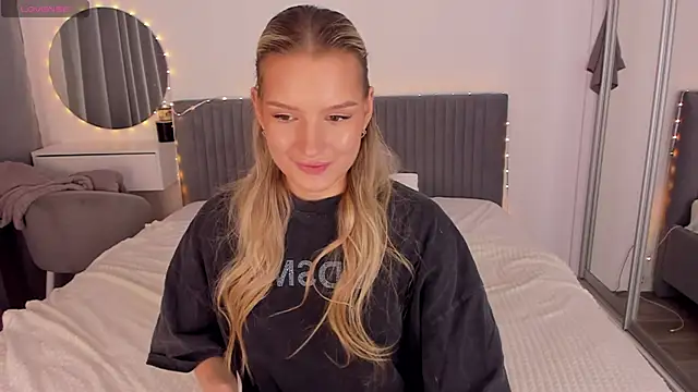 CassieRayss online show from May 7, 2026, 11:57 am