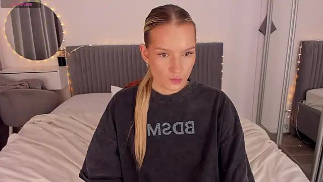 CassieRayss online show from May 10, 2026, 10:30 am