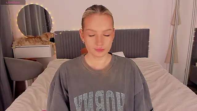 Snapshot of CassieRayss chatting on February 24, 2026, 11:44 am CassieRayss online show from February 24, 2026, 11:44 am