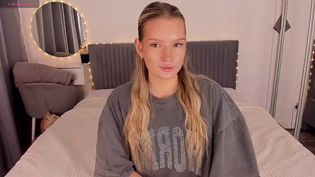 CassieRayss online show from May 12, 2026, 10:10 am