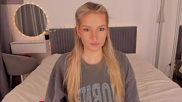 Snapshot of CassieRayss chatting on February 22, 2026, 11:23 am CassieRayss online show from February 22, 2026, 11:23 am