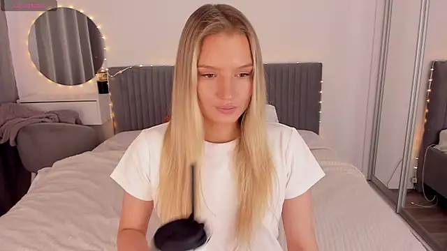 CassieRayss online show from May 8, 2026, 1:26 pm