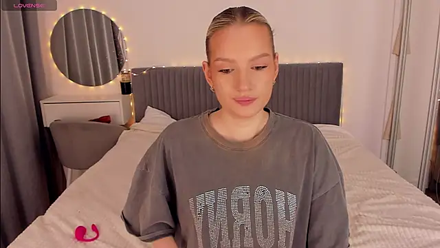 Snapshot of CassieRayss chatting on March 2, 2026, 12:12 pm CassieRayss online show from March 2, 2026, 12:12 pm