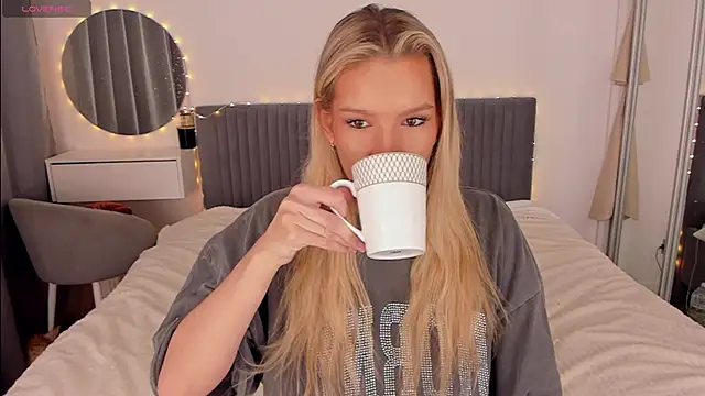 Snapshot of CassieRayss chatting on February 23, 2026, 11:22 am CassieRayss online show from February 23, 2026, 11:22 am