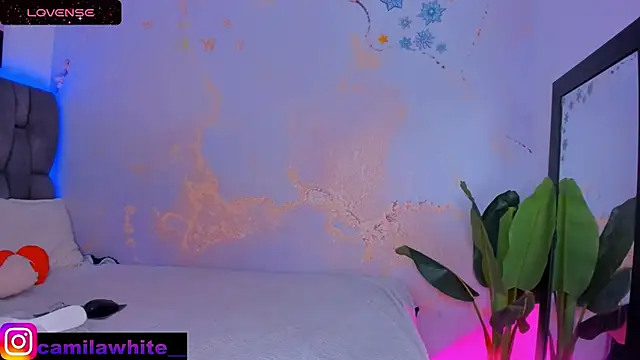 camilawhite   online show from February 17, 2025, 7:55 pm