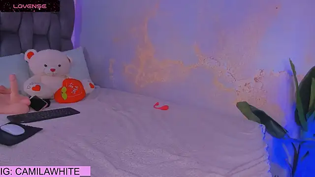 camilawhite   online show from October 6, 2025, 9:37 pm